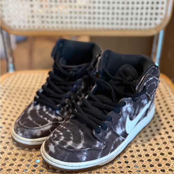 Nike SB Dunk Mid Tye Dye size 8.5 men’s womens 10 - Picture 1 of 9
